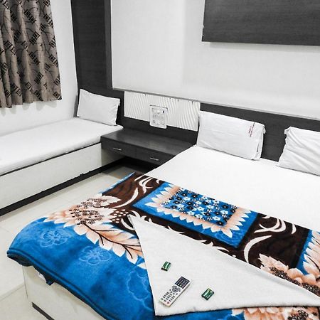 Hotel Shri Sai Darshan Shirdi Esterno foto