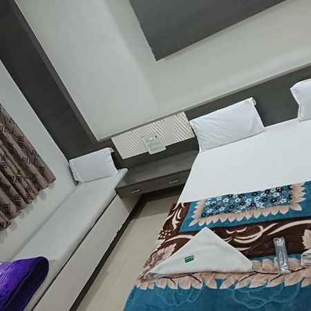 Hotel Shri Sai Darshan Shirdi Esterno foto