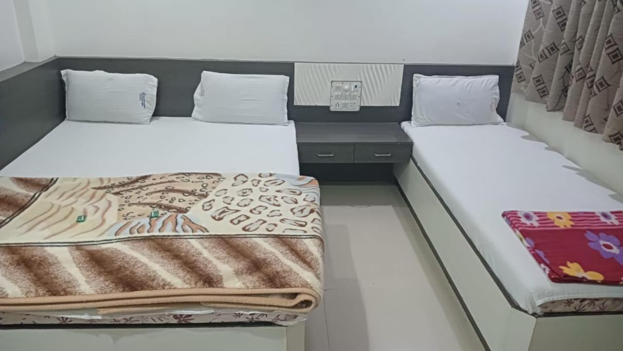 Hotel Shri Sai Darshan Shirdi Esterno foto