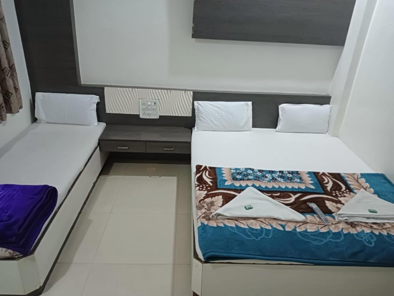 Hotel Shri Sai Darshan Shirdi Esterno foto