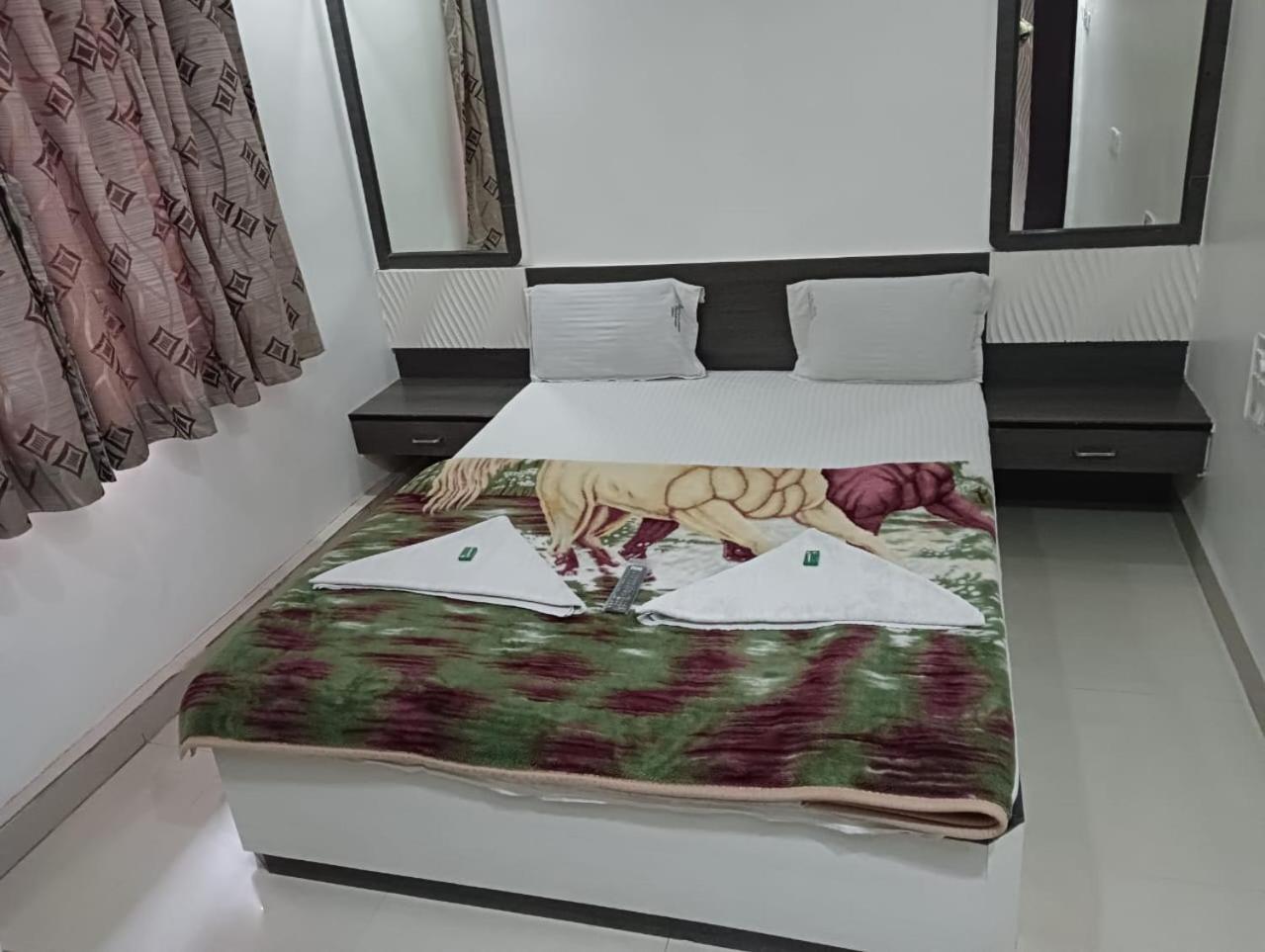 Hotel Shri Sai Darshan Shirdi Esterno foto