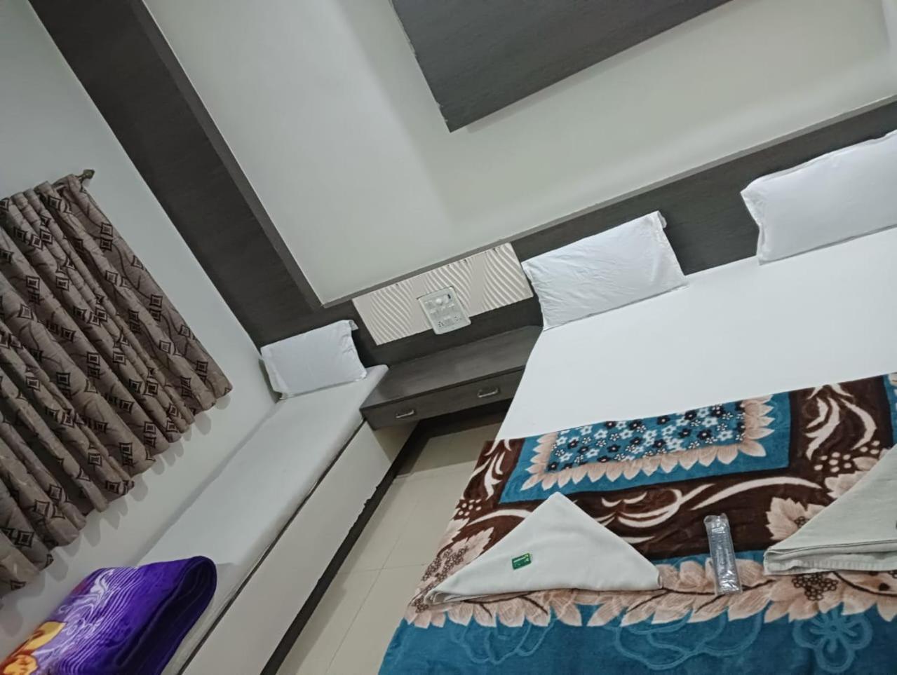 Hotel Shri Sai Darshan Shirdi Esterno foto